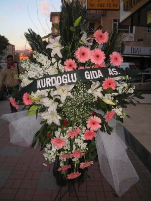 kazablanka,gerbera,sebboy ferforje  Burdur çiçekçi mağazası 