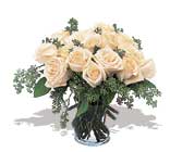 11 adet beyaz gül vazoda  Burdur İnternetten çiçek siparişi 