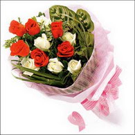 5 kirmizi 5 beyaz güllerden   Burdur online çiçek gönderme sipariş 