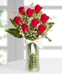 7 Adet vazoda kırmızı gül sevgiliye özel  Burdur çiçek siparişi sitesi 